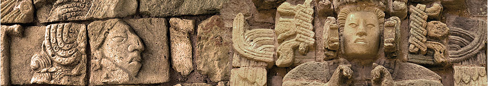 Dos estelas mayas del yacimiento de Copán en Honduras